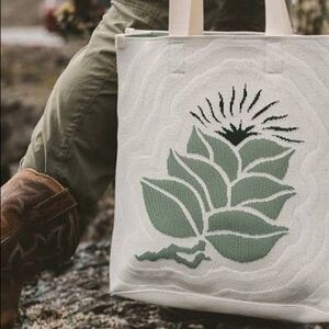 NWOT Salvage republic X Sig Zane lu lehua collection, ohia lehua bag. Cream/Grn